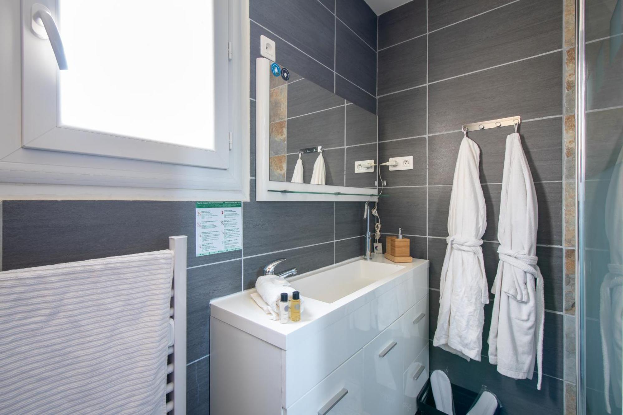 Guesthouse La Costiere - Logements Independants - Espace Piscine Jacuzzi Люнель Екстер'єр фото
